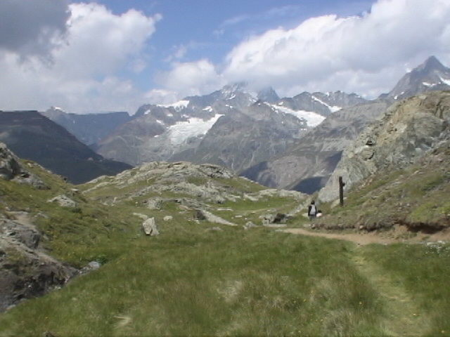 �ċx�݁A�Ƒ����s�A�X�C�X�A�p���A�X�g���X�u�[���A�R���}�[���A�A���U�X�A�c�F���}�b�g�A�A���v�X�A�n�C�L���O�A�����^�J�[�A���[���b�p"�A�S���i�[�O���[�g�A�X�l�K�A�N���C���E�}�b�^�[�z�����A�}�b�^�[�z����