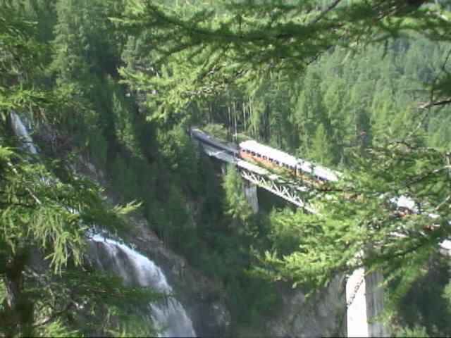 ��A�ċx�݁A�Ƒ����s�A�X�C�X�A�p���A�X�g���X�u�[���A�R���}�[���A�A���U�X�A�c�F���}�b�g�A�A���v�X�A�n�C�L���O�A�����^�J�[�A���[���b�p"�A�S���i�[�O���[�g�A�X�l�K�A�N���C���E�}�b�^�[�z�����A�}�b�^�[�z����