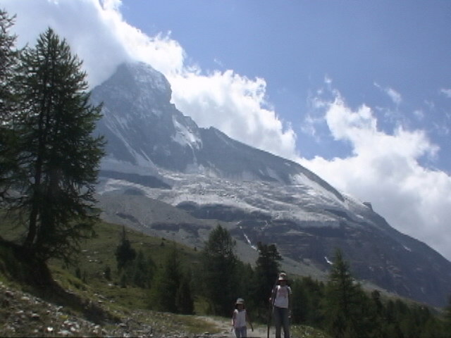 �ċx�݁A�Ƒ����s�A�X�C�X�A�p���A�X�g���X�u�[���A�R���}�[���A�A���U�X�A�c�F���}�b�g�A�A���v�X�A�n�C�L���O�A�����^�J�[�A���[���b�p"�A�S���i�[�O���[�g�A�X�l�K�A�N���C���E�}�b�^�[�z�����A�}�b�^�[�z����