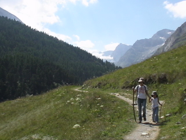 �ċx�݁A�Ƒ����s�A�X�C�X�A�p���A�X�g���X�u�[���A�R���}�[���A�A���U�X�A�c�F���}�b�g�A�A���v�X�A�n�C�L���O�A�����^�J�[�A���[���b�p"�A�S���i�[�O���[�g�A�X�l�K�A�N���C���E�}�b�^�[�z�����A�}�b�^�[�z����